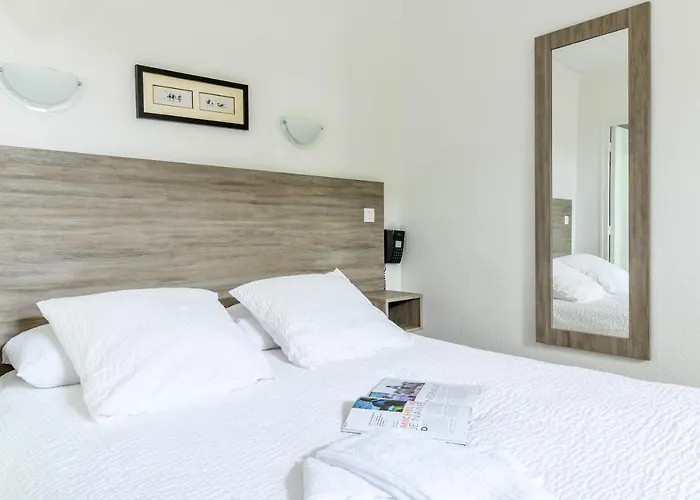 Val Flores Logis 2* Biarriz