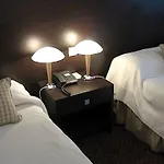 Val Flores Logis 酒店 2*