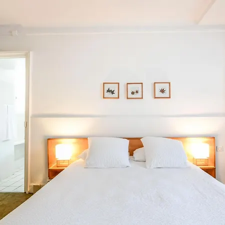 Val Flores Logis 2* Μπιαρίτζ