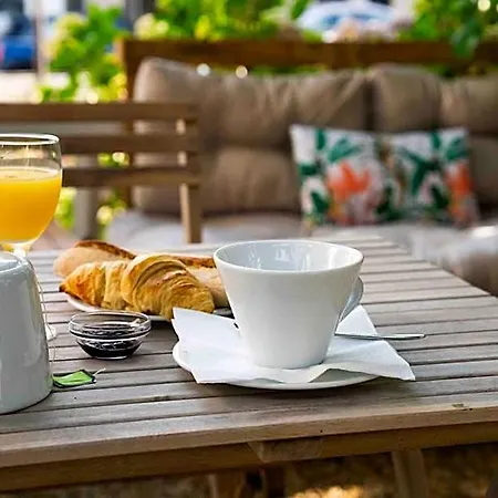 Val Flores Logis Biarritz