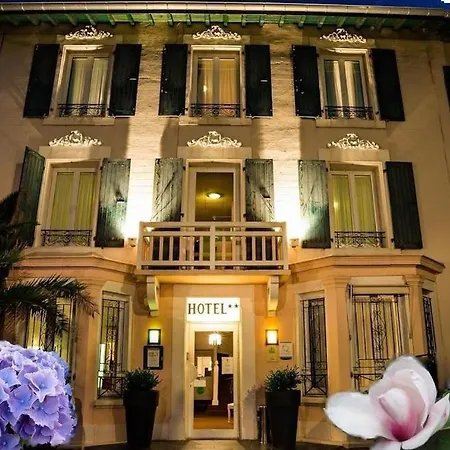 Val Flores Logis 酒店 2*