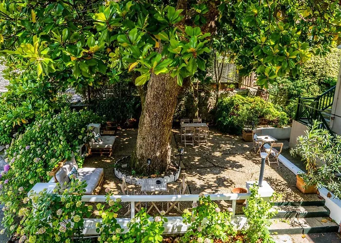 Val Flores Logis 2* ビアリッツ