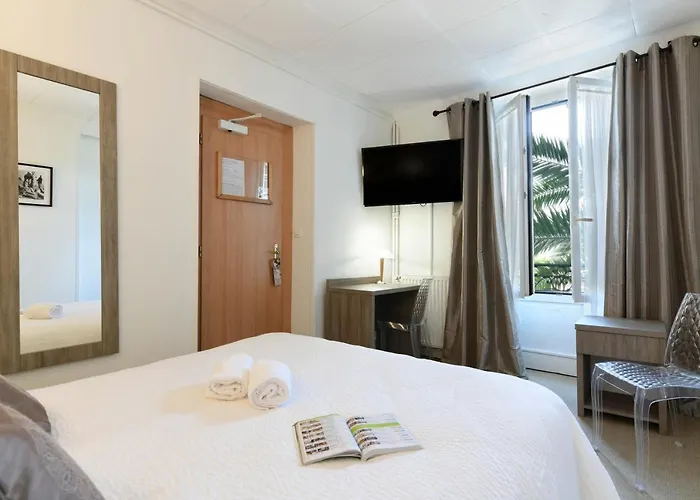 ホテル Val Flores Logis 2*