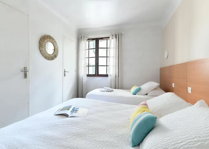 Val Flores Logis Biarritz