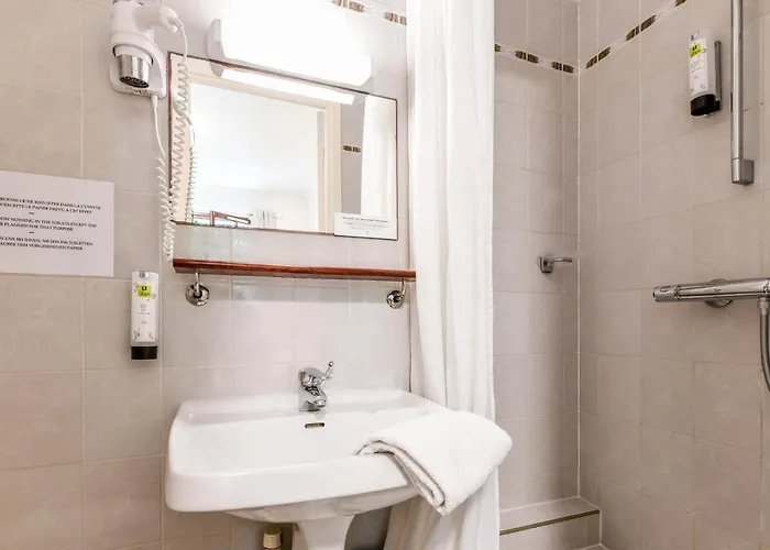 Val Flores Logis ホテル 2*