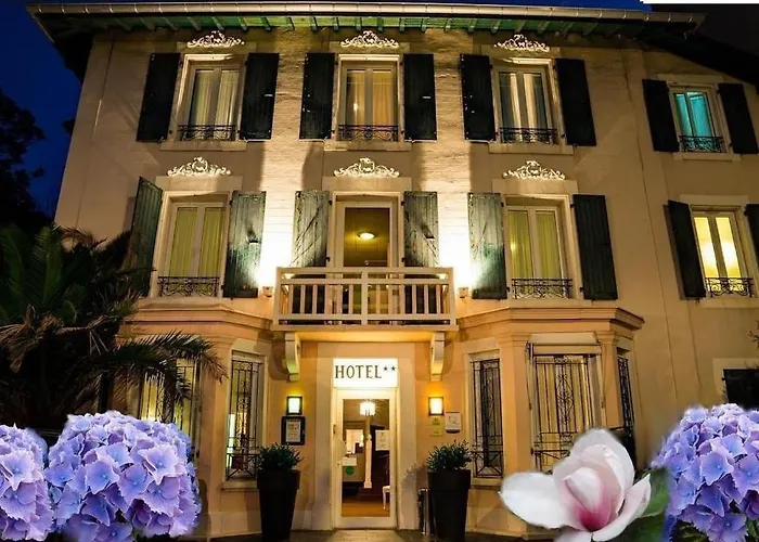 Val Flores Logis ホテル 2*