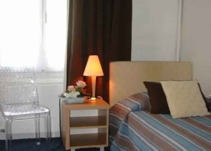 Val Flores Logis ホテル